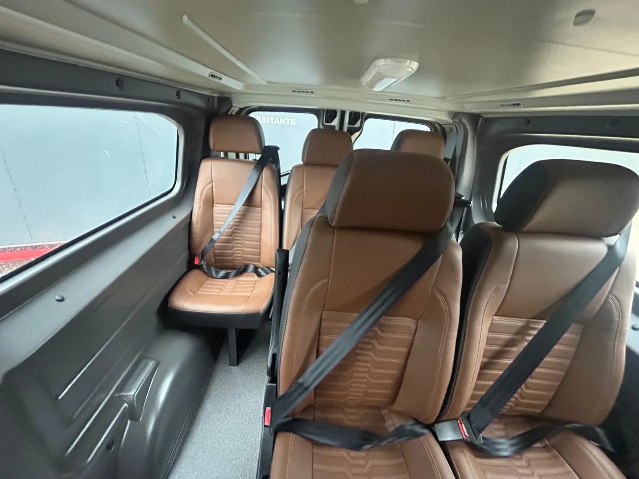 Van Citroën Jumpy da Secretaria da Saúde do Paraná, poltronas e porta lateral, transformado pela R&R Veículos Especiais